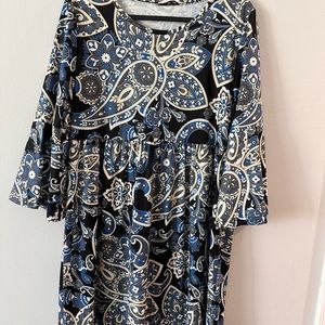 Black, blue and white empire waist with bell sleeves. Size large